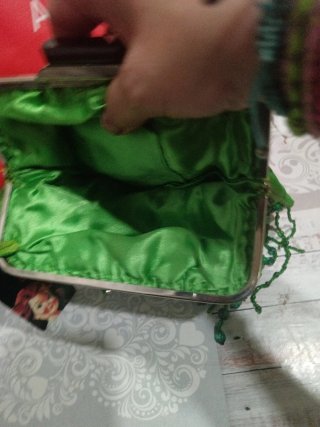 Bolso de fiesta verde con pedrería