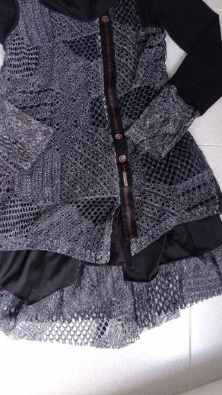 Vestido tipo Desigual negro y gris de punto