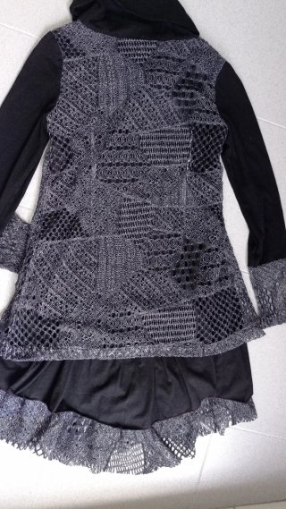 Vestido tipo Desigual negro y gris de punto