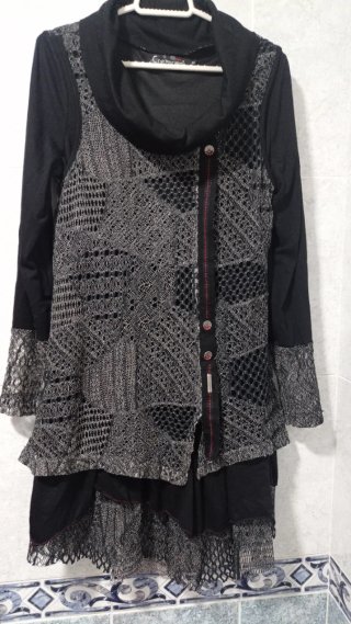 Vestido tipo Desigual negro y gris de punto