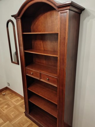 Estantería de Madera Clásica