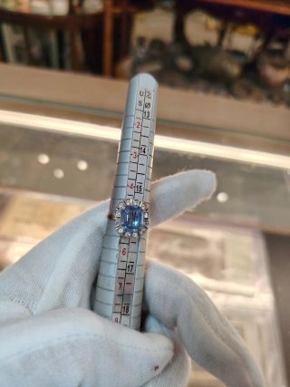 Espectacular Anillo Oro 18k con Aguamarina