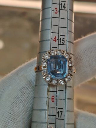 Espectacular Anillo Oro 18k con Aguamarina