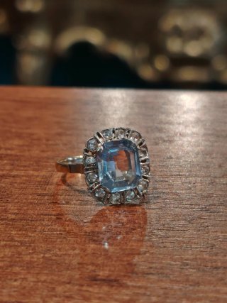 Espectacular Anillo Oro 18k con Aguamarina