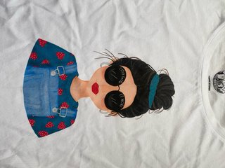 Camiseta con estampado de chica