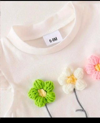Conjunto bebé niña top flores y shorts