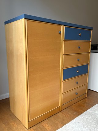 Aparador de madera con cajones