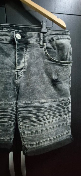 Pantalón corto gris efecto lavado