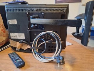 Televisión LG 19 pulgadas con brazo