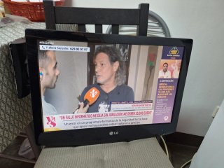 Televisión LG 19 pulgadas con brazo