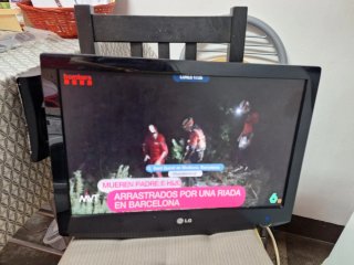 Televisión LG 19 pulgadas con brazo