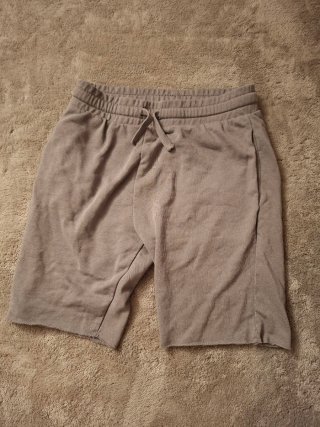 Pantalón corto gris
