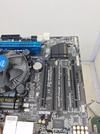 Placa Base Gigabyte GA-B85M-D3H