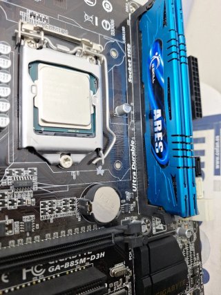 Placa Base Gigabyte GA-B85M-D3H