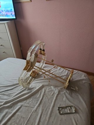 Lámpara de cristal y metal dorada