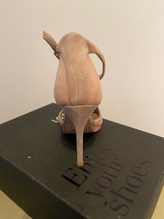 Zapatos de tacón beige y rosa