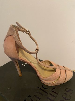 Zapatos de tacón beige y rosa