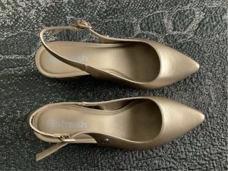 Zapatos Refresh dorados tacón Slingback