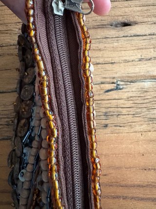 Cartera de mano con abalorios