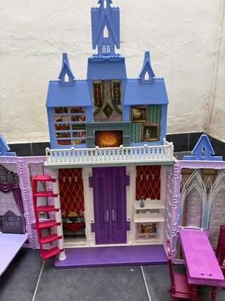 Casa de muñecas Barbie y Frozen