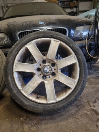 3 Llanta 17 BMW original con neumático Pirelli