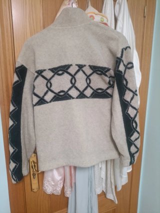 Chaqueta Polar MITO Retro Años 90 Patrón Étnico.
