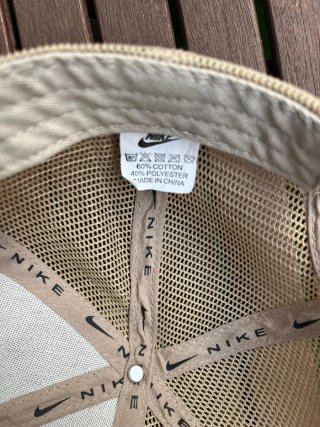 Gorra Nike Beige y Negra