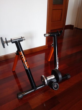 Rodillo entrenamiento JETBLACK Cycling.