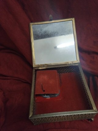 JOYERO ANTIGUO METAL.