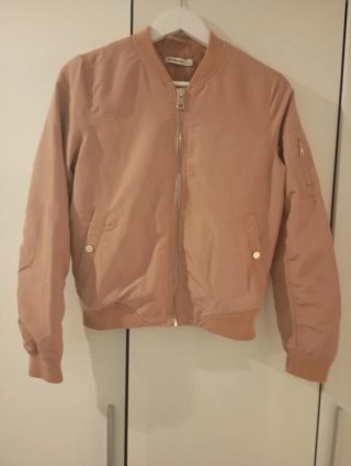 Chaqueta bomber rosa Stradivarius