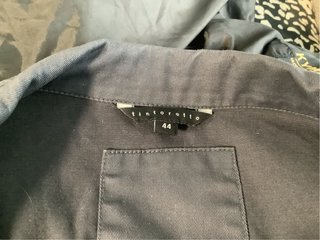 Americana tipo gabardina gris azulada