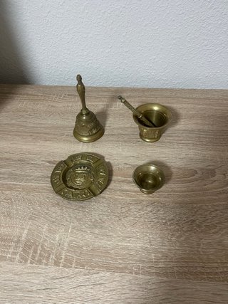 Juego de figuras de bronce
