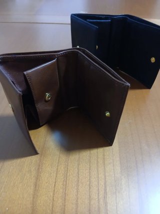 Dos  Carteras de Piel Marrón y Negra