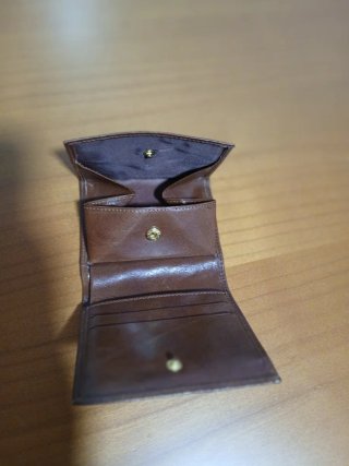 Dos  Carteras de Piel Marrón y Negra