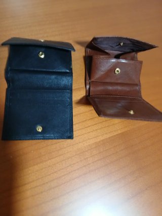 Dos  Carteras de Piel Marrón y Negra