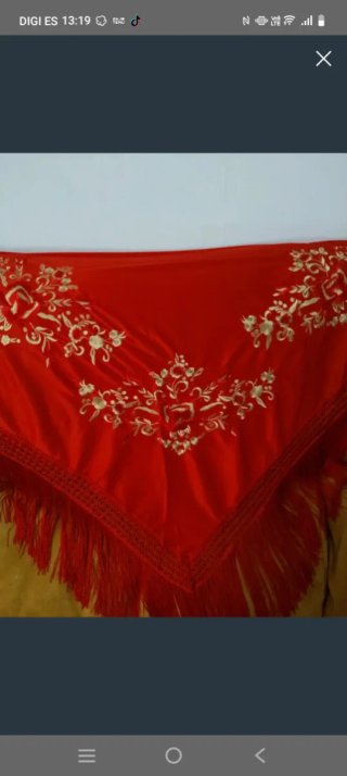 Mantón Bordado Rojo