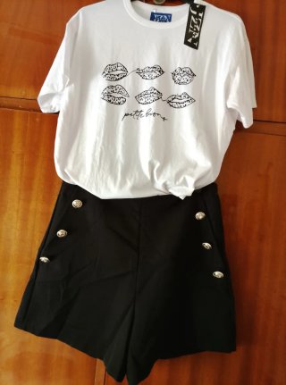 Conjunto de mujer camiseta y shorts Sin estrenar