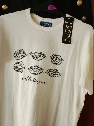 Conjunto de mujer camiseta y shorts Sin estrenar