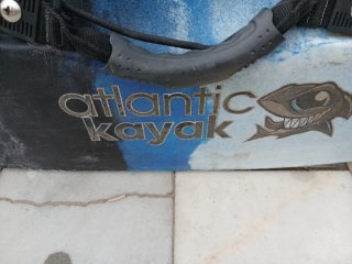 Kayak Atlantic con diseño de tiburón