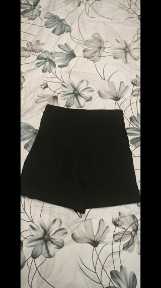 Short Negro con Botones