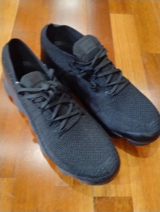 Zapatilla deportiva negra talla 44