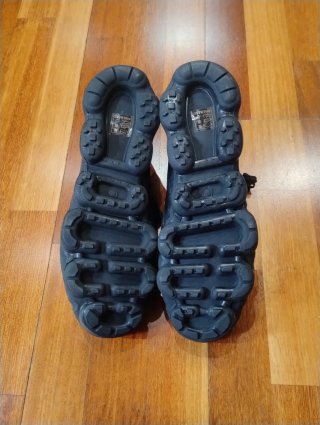 Zapatilla deportiva negra talla 44