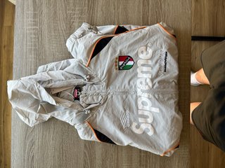 Chaqueta Supreme x Umbro Gris Naranja