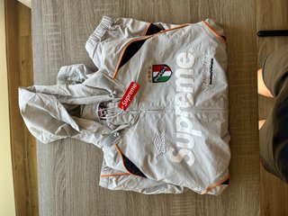Chaqueta Supreme x Umbro Gris Naranja
