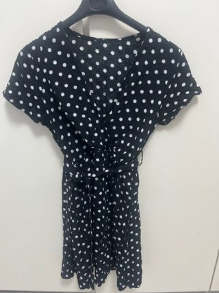 Vestido de lunares negro y blanco