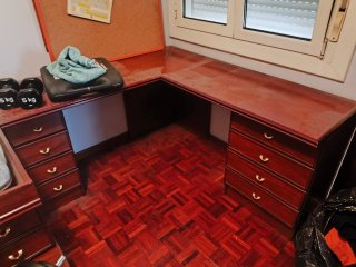 Escritorio esquinero de madera
