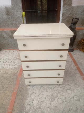Cajonera antigua beige y marrón