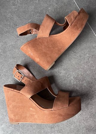 Sandalias de cuña Stradivarius