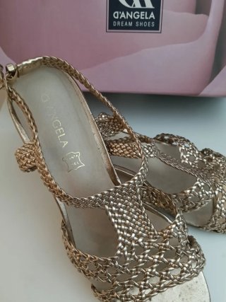 Sandalias de vestir D'Angela doradas