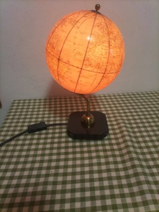 Mappamondo vintage luminoso